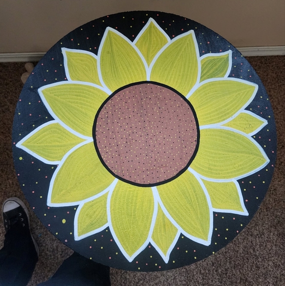 End table - Picture 2 of 2